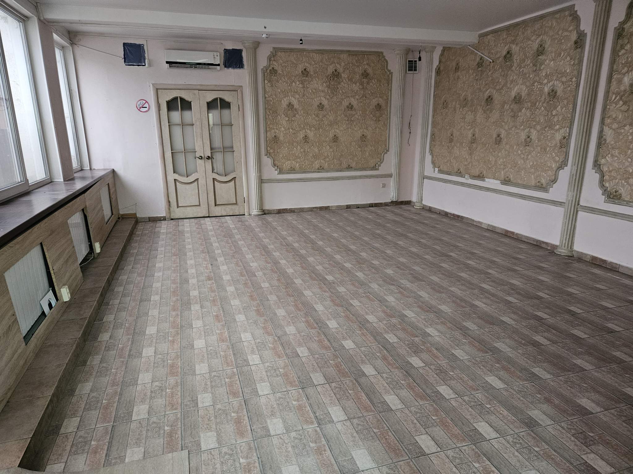 Снять  помещение свободного назначения