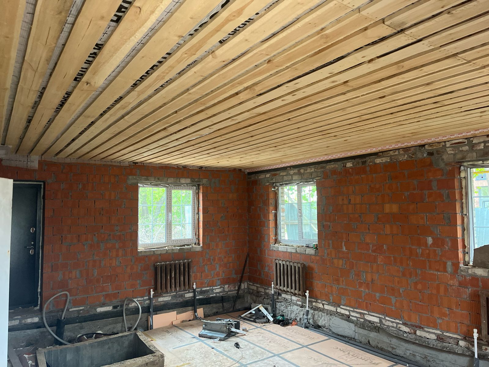 Снять  помещение свободного назначения