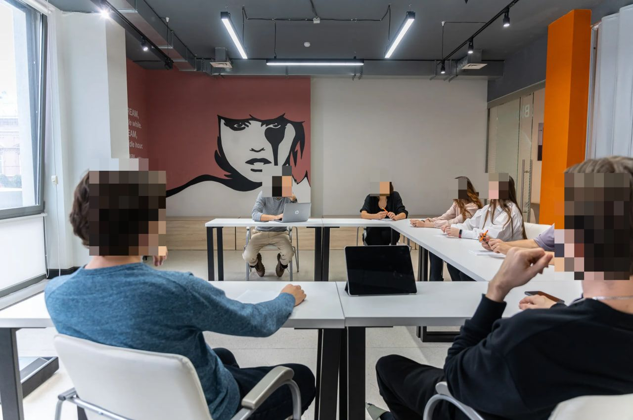 Снять  помещение свободного назначения