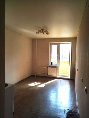 Купить --комнатную квартиру