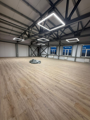 Снять  помещение свободного назначения