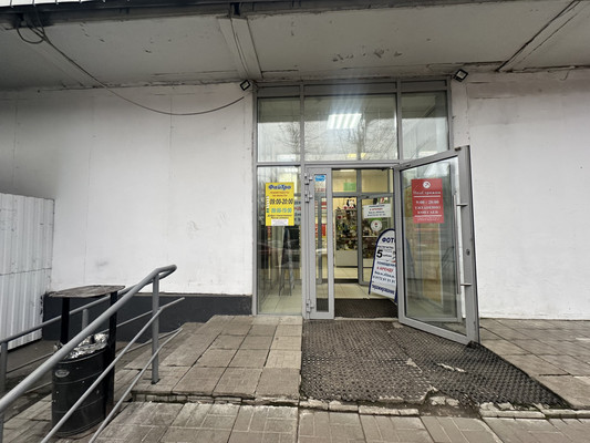 Снять  помещение свободного назначения