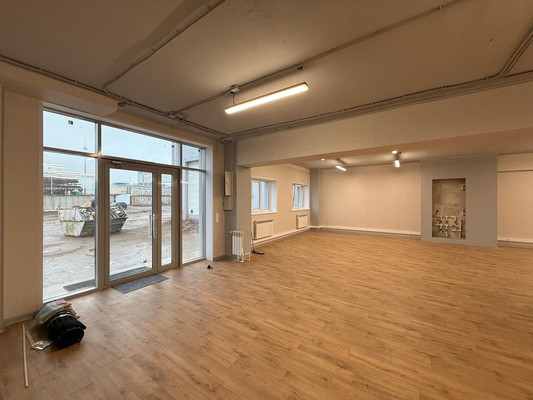 Снять  помещение свободного назначения